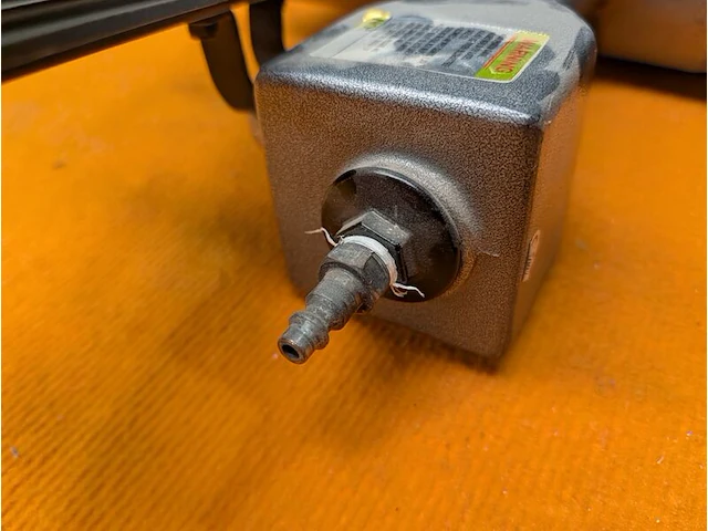 Pneumatische tacker met schuin magazijn senco - afbeelding 7 van  9