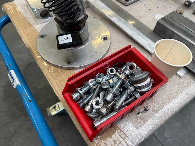 Pneumatische testopstelling onderdelen met ventielen, cilinder en montagemateriaal - afbeelding 3 van  6