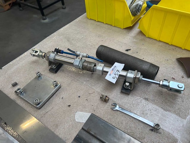 Pneumatische testopstelling onderdelen met ventielen, cilinder en montagemateriaal - afbeelding 4 van  6