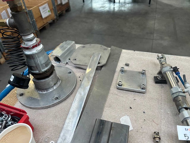 Pneumatische testopstelling onderdelen met ventielen, cilinder en montagemateriaal - afbeelding 6 van  6