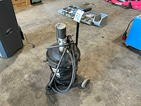 Pneumatische vetpomp