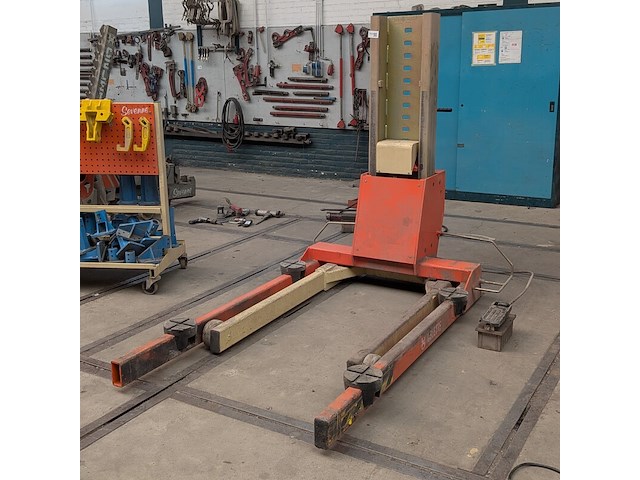 Pneumatische zijlader hefbrug, 2 ton celette, eco 2000, bouwjaar 1993 - afbeelding 1 van  10