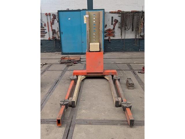 Pneumatische zijlader hefbrug, 2 ton celette, eco 2000, bouwjaar 1993 - afbeelding 3 van  10