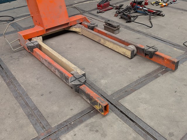 Pneumatische zijlader hefbrug, 2 ton celette, eco 2000, bouwjaar 1993 - afbeelding 4 van  10