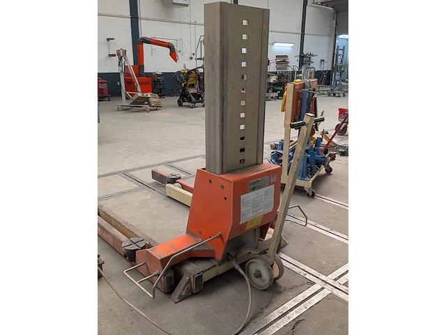 Pneumatische zijlader hefbrug, 2 ton celette, eco 2000, bouwjaar 1993 - afbeelding 6 van  10