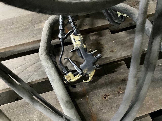 Pnuematisch verfspuit (3x) - afbeelding 11 van  11