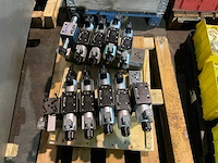 Poclain hydraulisch ventielenblok (2x) - afbeelding 2 van  4