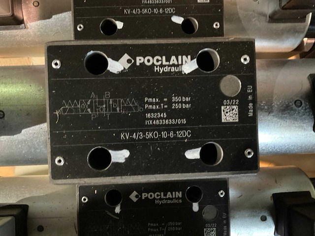 Poclain hydraulisch ventielenblok (2x) - afbeelding 3 van  4