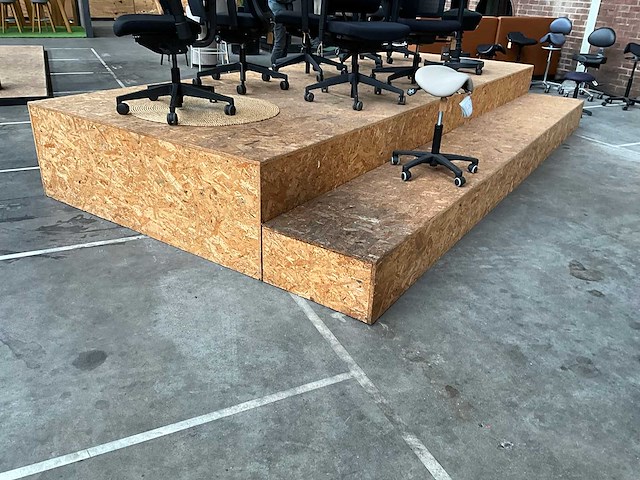 Podium blok 488x182cm - afbeelding 1 van  2