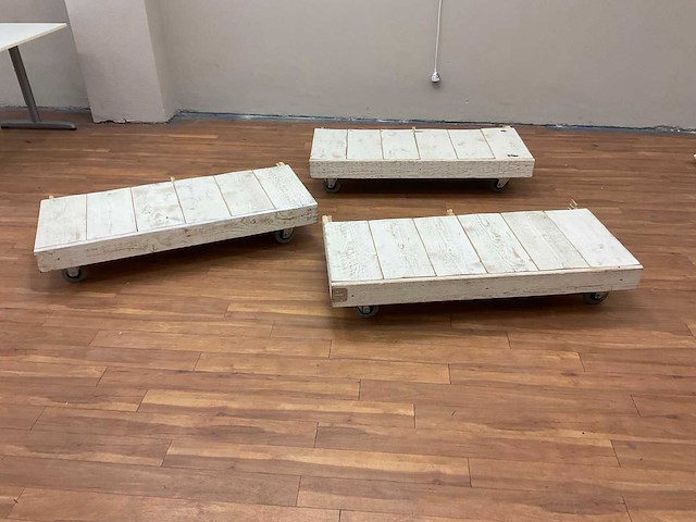 Podium op wieltjes (3x) - afbeelding 1 van  3