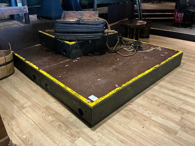 Podium - afbeelding 1 van  4