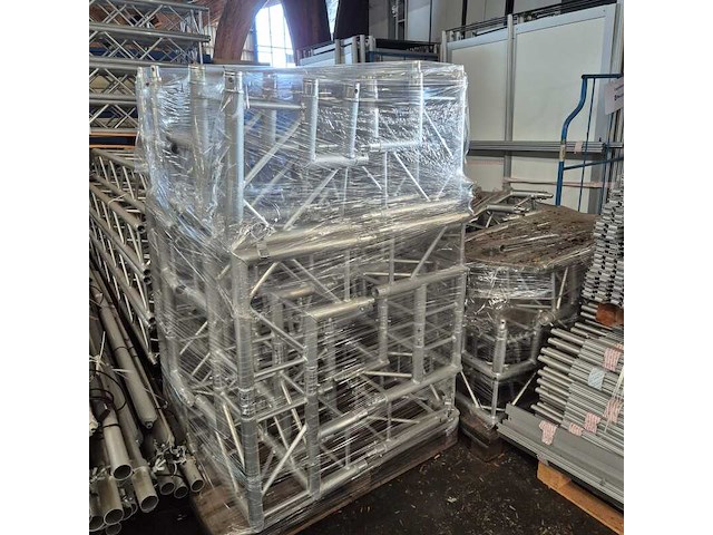 Podiumbouwmaterieel - afbeelding 14 van  21