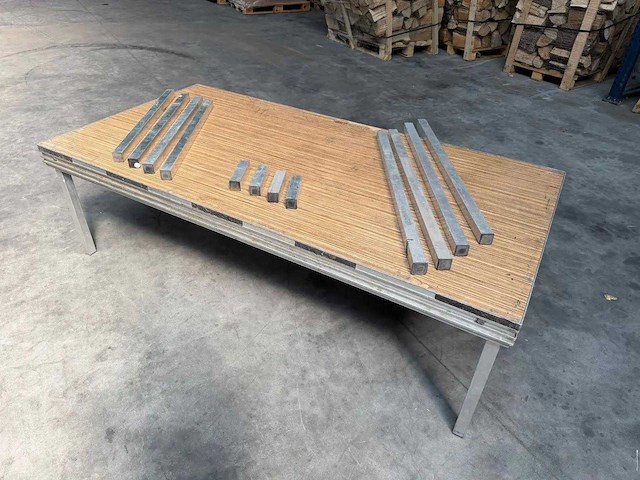 Podiumdeel met poten (17x) - afbeelding 1 van  7