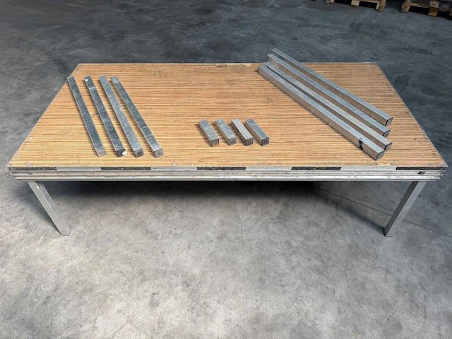 Podiumdeel met poten (17x) - afbeelding 2 van  7