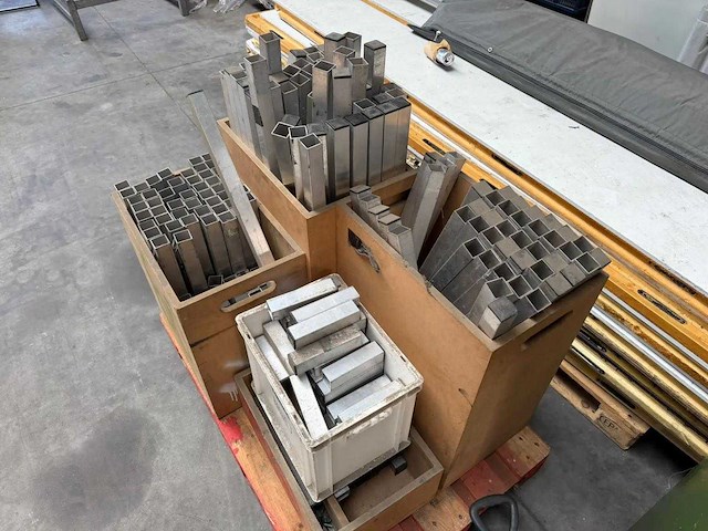 Podiumdeel met poten (17x) - afbeelding 5 van  7