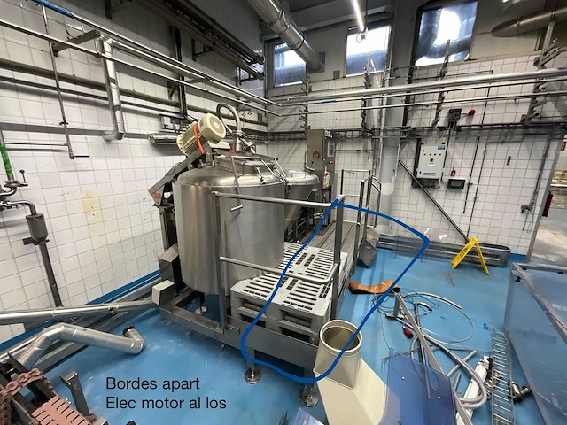 Poeder oplos menginstallatie met roerwerk en bordes - afbeelding 2 van  8