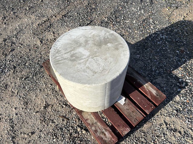 Poef beton - grijs - rond - 65 x 50 cm - afbeelding 2 van  3