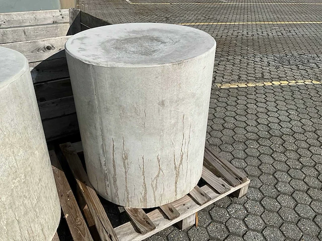 Poef beton 65 x 70 cm - afbeelding 1 van  4