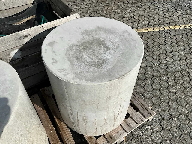 Poef beton 65 x 70 cm - afbeelding 3 van  4
