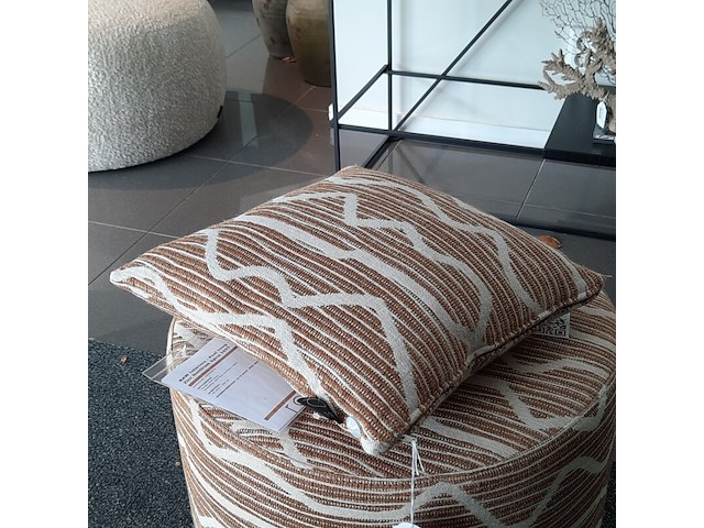 Poef en kussen raw interiors - afbeelding 6 van  7