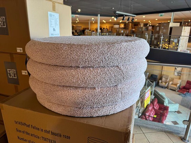 Poef home bound by ky, feline, roze - afbeelding 1 van  2