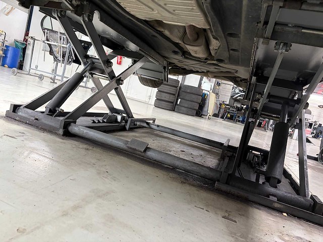 Poetsbrug 230v - schaarlift 3000kg - hefbrug - afbeelding 2 van  10