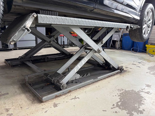 Poetsbrug 230v - schaarlift 3000kg - hefbrug - afbeelding 1 van  2
