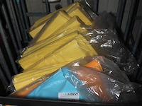 Poetsdoeken in diverse kleuren. - afbeelding 2 van  2