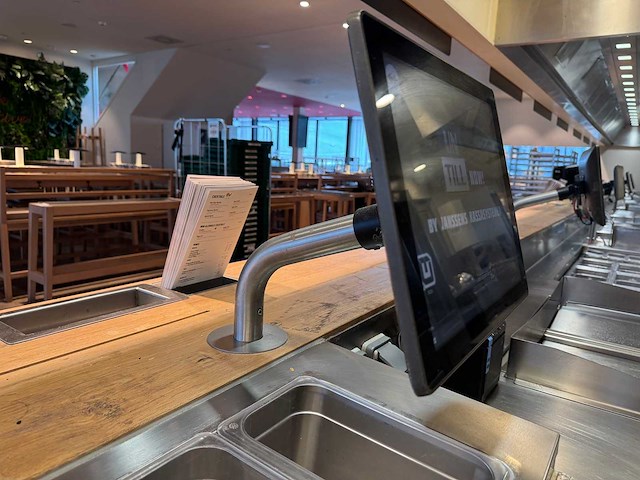 Poindus - varippc 250 - kassa touchscreen met bevestigingsbeugel - afbeelding 2 van  4