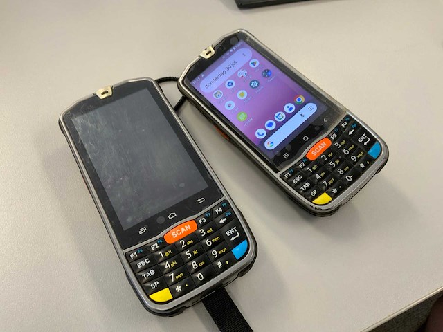 Point mobile pm66 scanner met oplader en handheld (2x) - afbeelding 6 van  7