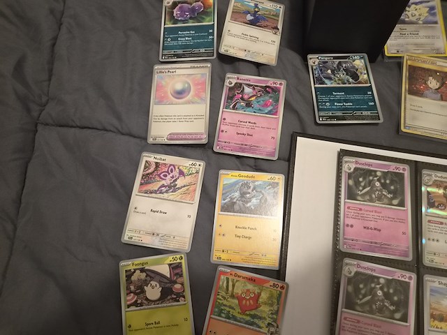 Pokémon collectie met 3 insteekmappen, opbergdoos en losse kaarten (incl. vintage, rares en veel holo kaarten) - afbeelding 3 van  54