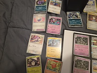Pokémon collectie met 3 insteekmappen, opbergdoos en losse kaarten (incl. vintage, rares en veel holo kaarten) - afbeelding 3 van  54