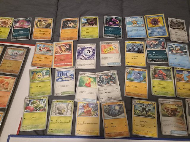 Pokémon collectie met 3 insteekmappen, opbergdoos en losse kaarten (incl. vintage, rares en veel holo kaarten) - afbeelding 10 van  54