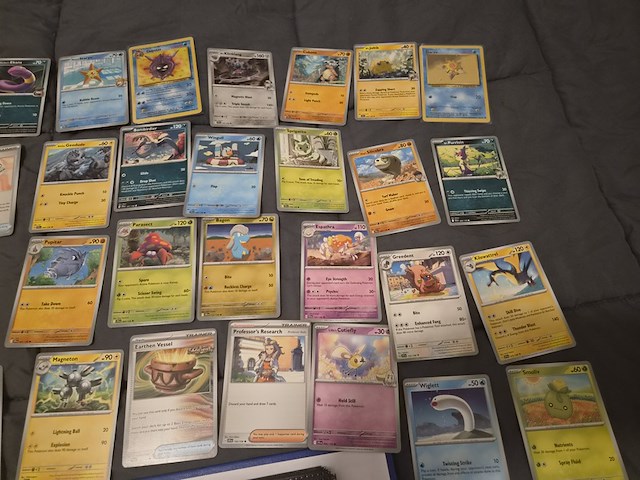 Pokémon collectie met 3 insteekmappen, opbergdoos en losse kaarten (incl. vintage, rares en veel holo kaarten) - afbeelding 11 van  54