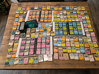 Pokémon collectie met 3 insteekmappen, opbergdoos en losse kaarten (incl. vintage, rares en veel holo kaarten) - afbeelding 1 van  54