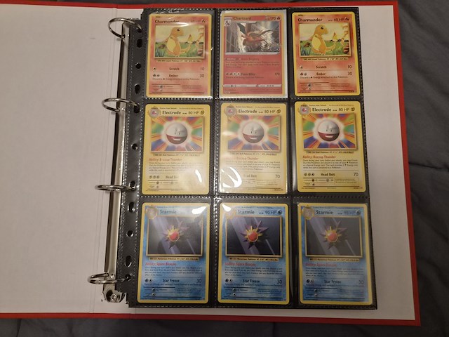 Pokémon collectie met 3 insteekmappen, opbergdoos en losse kaarten (incl. vintage, rares en veel holo kaarten) - afbeelding 15 van  54