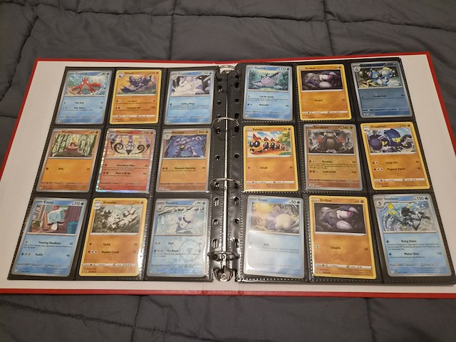 Pokémon collectie met 3 insteekmappen, opbergdoos en losse kaarten (incl. vintage, rares en veel holo kaarten) - afbeelding 18 van  54