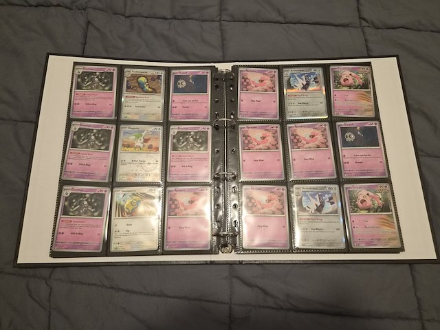 Pokémon collectie met 3 insteekmappen, opbergdoos en losse kaarten (incl. vintage, rares en veel holo kaarten) - afbeelding 33 van  54