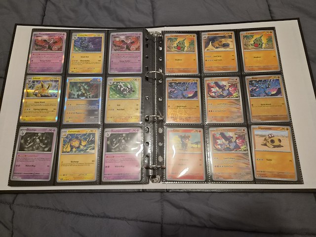 Pokémon collectie met 3 insteekmappen, opbergdoos en losse kaarten (incl. vintage, rares en veel holo kaarten) - afbeelding 37 van  54