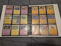 Pokémon collectie met 3 insteekmappen, opbergdoos en losse kaarten (incl. vintage, rares en veel holo kaarten) - afbeelding 37 van  54