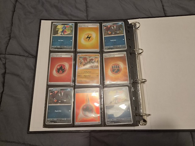 Pokémon collectie met 3 insteekmappen, opbergdoos en losse kaarten (incl. vintage, rares en veel holo kaarten) - afbeelding 38 van  54