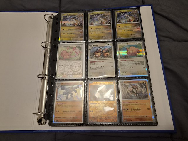 Pokémon collectie met 3 insteekmappen, opbergdoos en losse kaarten (incl. vintage, rares en veel holo kaarten) - afbeelding 39 van  54