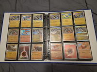 Pokémon collectie met 3 insteekmappen, opbergdoos en losse kaarten (incl. vintage, rares en veel holo kaarten) - afbeelding 44 van  54