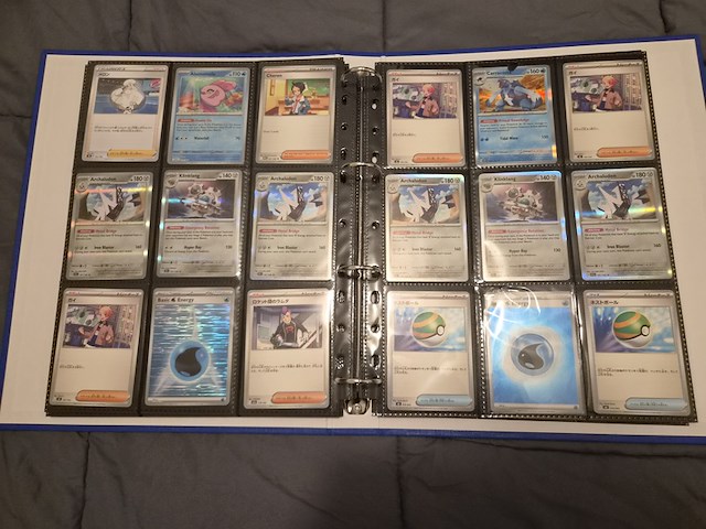 Pokémon collectie met 3 insteekmappen, opbergdoos en losse kaarten (incl. vintage, rares en veel holo kaarten) - afbeelding 47 van  54