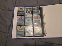 Pokémon collectie met 3 insteekmappen, opbergdoos en losse kaarten (incl. vintage, rares en veel holo kaarten) - afbeelding 50 van  54