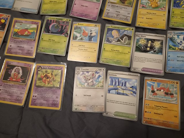 Pokémon collectie met 3 insteekmappen, opbergdoos en losse kaarten (incl. vintage, rares en veel holo kaarten) - afbeelding 45 van  54