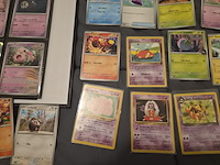 Pokémon collectie met 3 insteekmappen, opbergdoos en losse kaarten (incl. vintage, rares en veel holo kaarten) - afbeelding 51 van  54