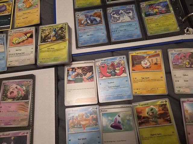 Pokémon collectie met 3 insteekmappen, opbergdoos en losse kaarten (incl. vintage, rares en veel holo kaarten) - afbeelding 52 van  54