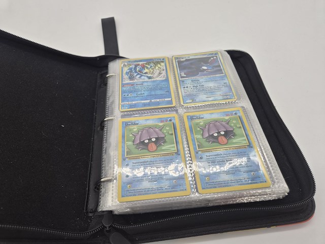Pokémon collectie met map, boxen, stapels kaarten en vintage kaarten - afbeelding 6 van  18