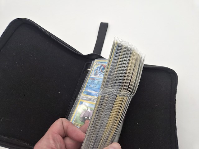 Pokémon collectie met map, boxen, stapels kaarten en vintage kaarten - afbeelding 7 van  18